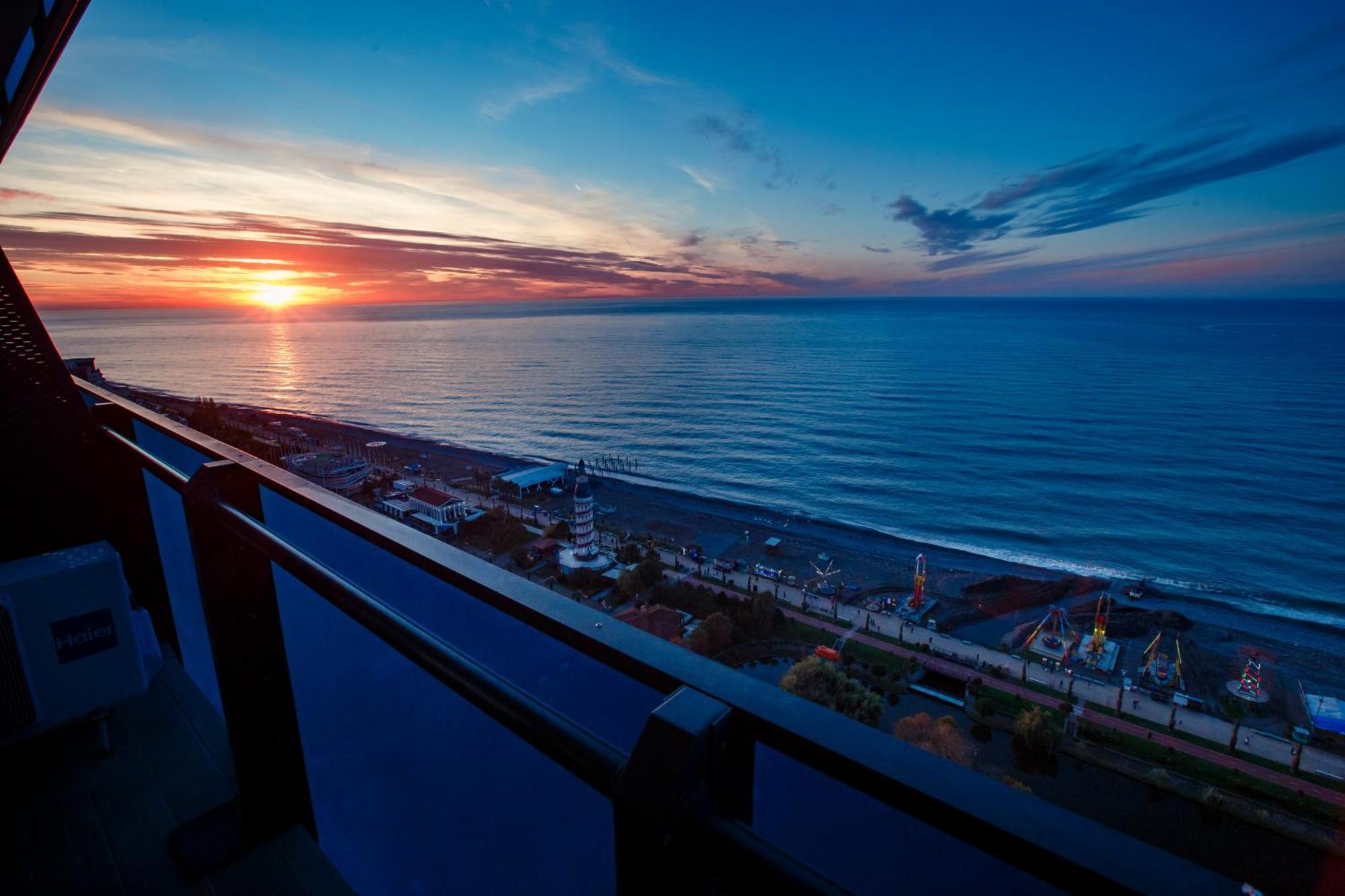 Panorama Orbi Beach Resort Center Suite Batoumi Extérieur photo